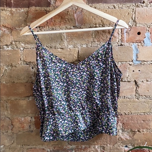 Urban Outfitter’s Floral ruffle top - Picture 3 of 5